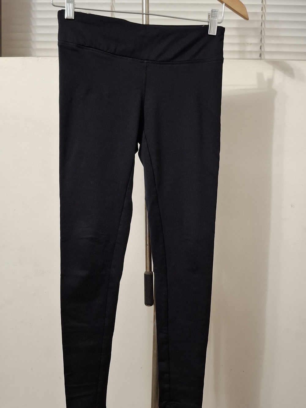 Solid Black Athletic Leggings / Activewear Tights